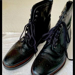 Beautiful men’s Coach black boots.. size 10… lace up